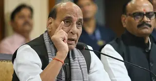 বাংলাদেশের মতো সরকার পরিবর্তনের চেষ্টা করছে কংগ্রেস: রাজনাথ সিং